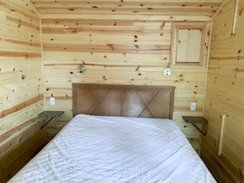 Cabin P5 bedroom